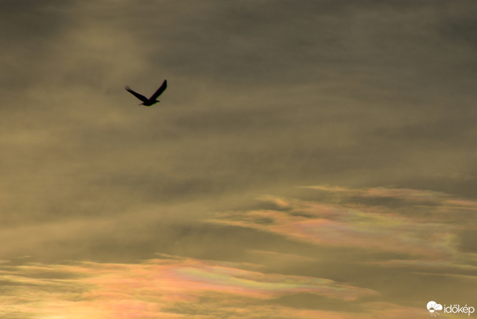 Irizáló felhők naplemente idején - Szombathely, 02.04.