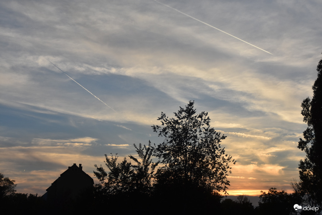Kondenzcsík árnyéka 10.20.