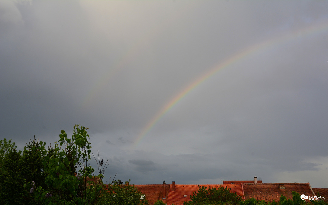 Kiadós zápor utáni szivárvány 04.23.