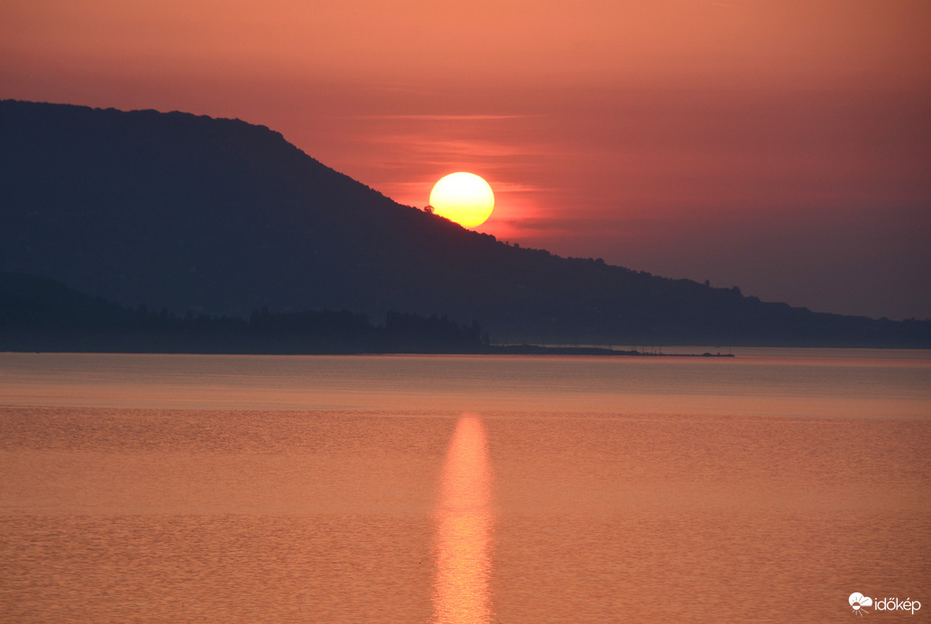 Csodálatos napkelte augusztus utolsó szombatján  Balatongyörökön 08.26.