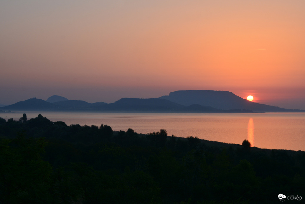 Csodálatos napkelte augusztus utolsó szombatján  Balatongyörökön 08.26.