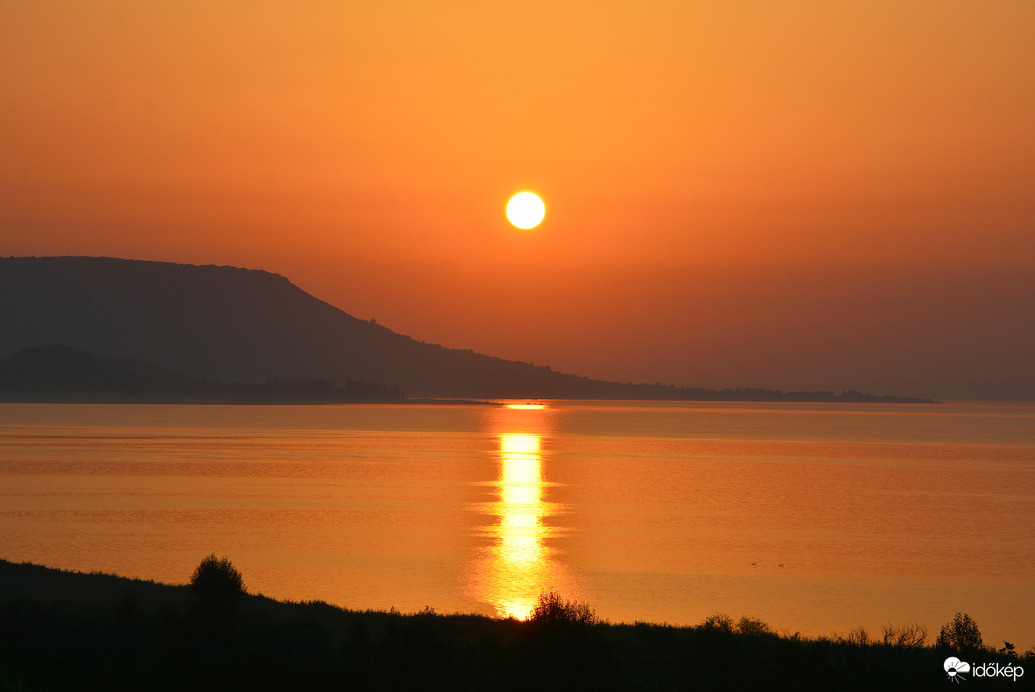 Csodálatos napkelte augusztus utolsó szombatján  Balatongyörökön 08.26.