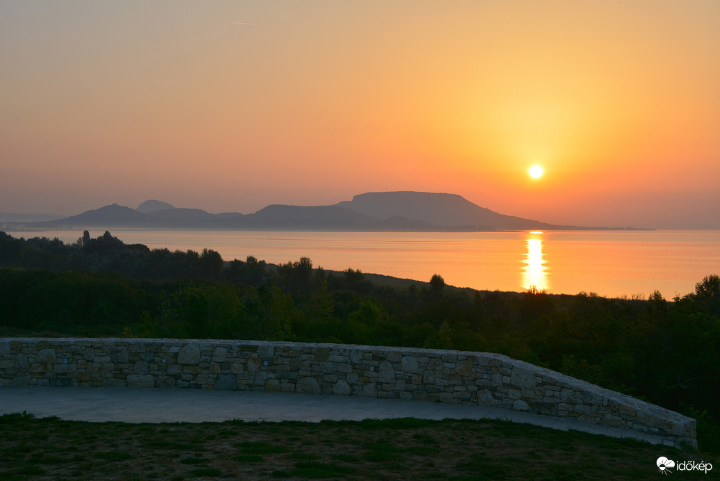 Csodálatos napkelte augusztus utolsó szombatján  Balatongyörökön 08.26.