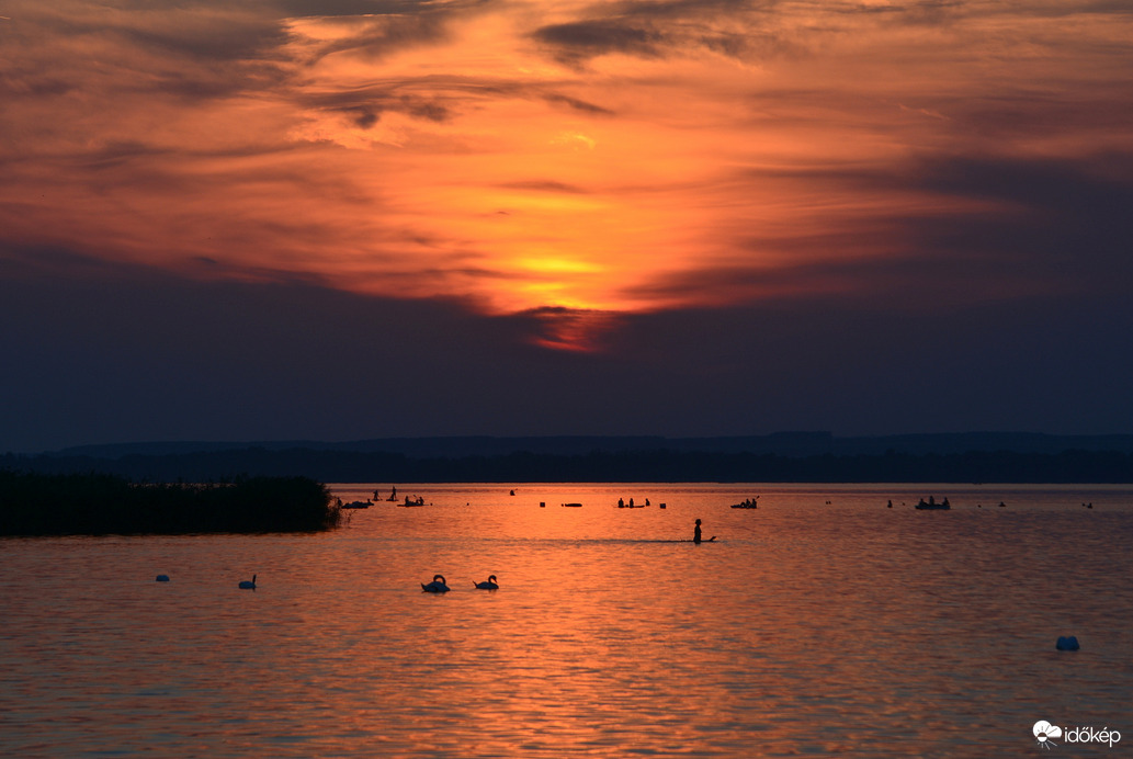 Felhős naplemente Balatonberényben 08.26.