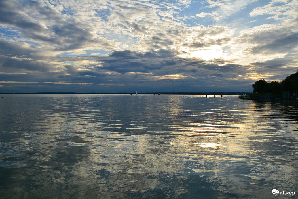 Felhős naplemente 08.30.