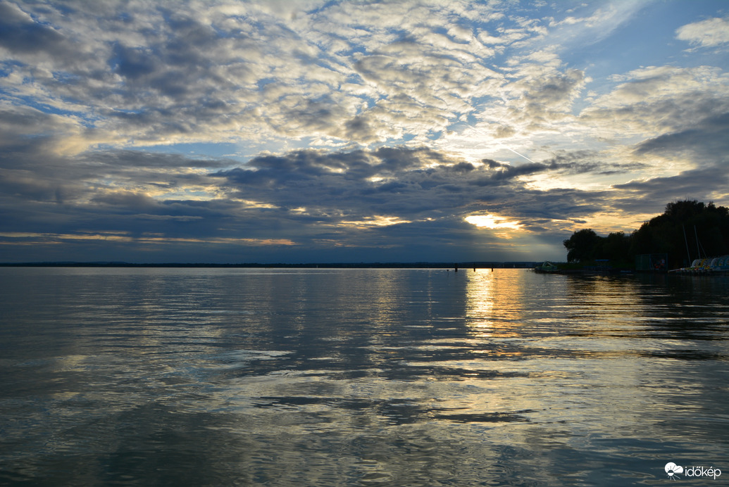 Felhős naplemente 08.30.