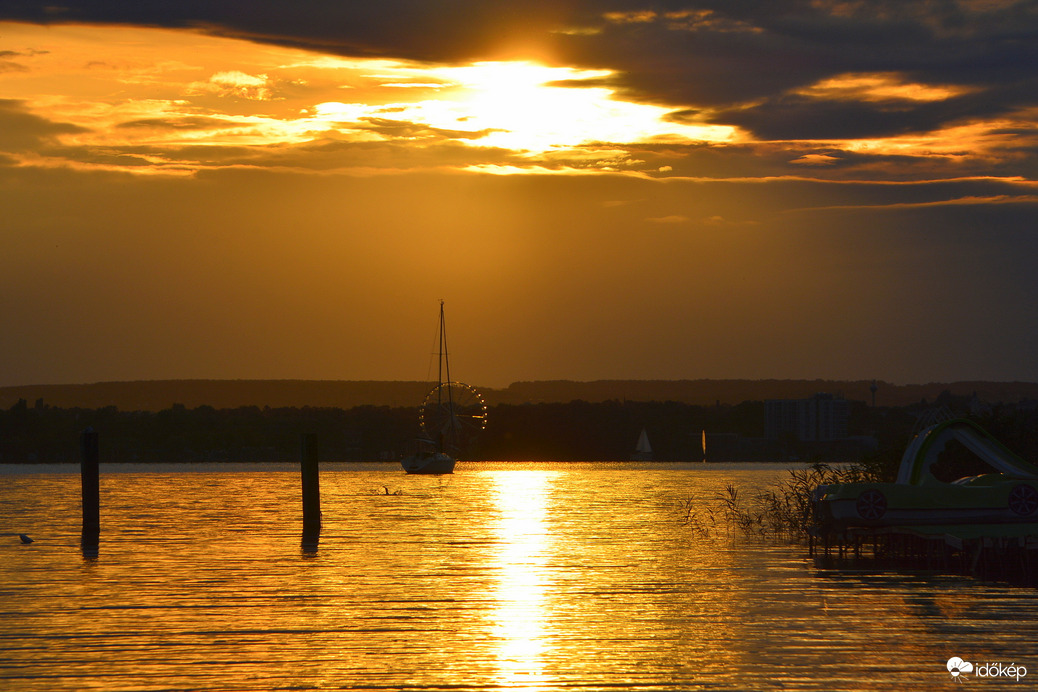 Felhős naplemente 08.30.