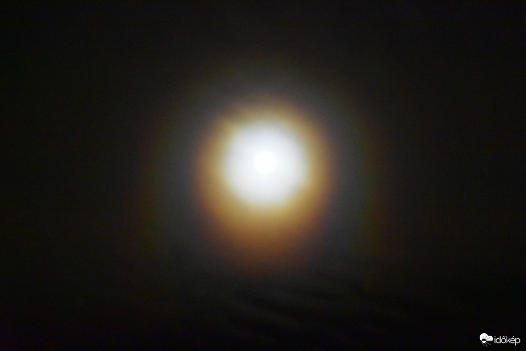 Gyönyörű holdkoszorú Szombathely felett 01.17.