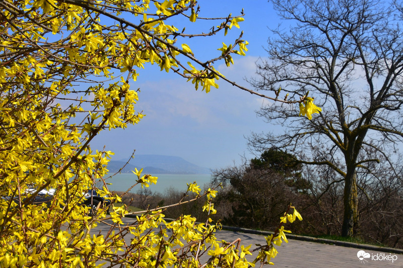 Tavaszi panoráma a Balatongyöröki Szépkilátóról 03.20.