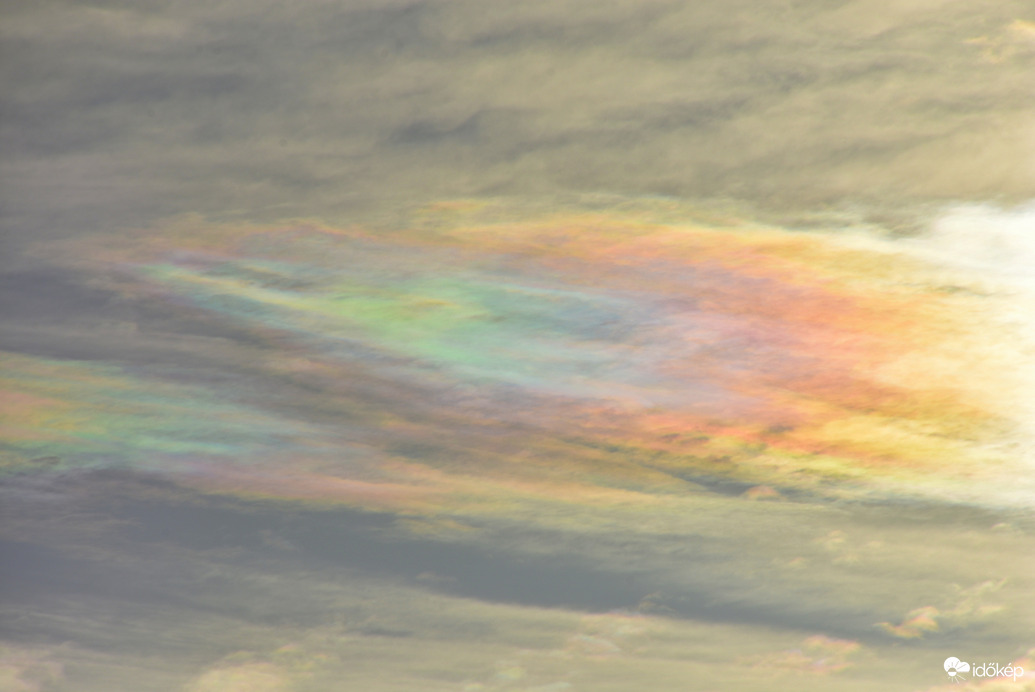 Irizáló felhő Balatongyörök felett 01.29.