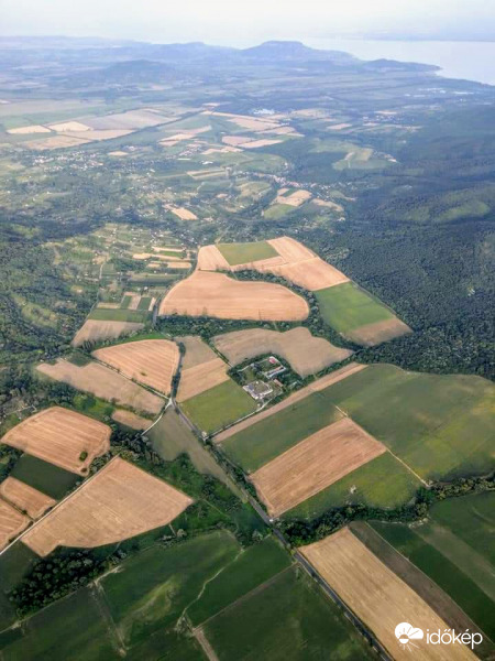 Hőlégballonból fotózva tegnap a Balaton felett (Lakotár Anna fotója)