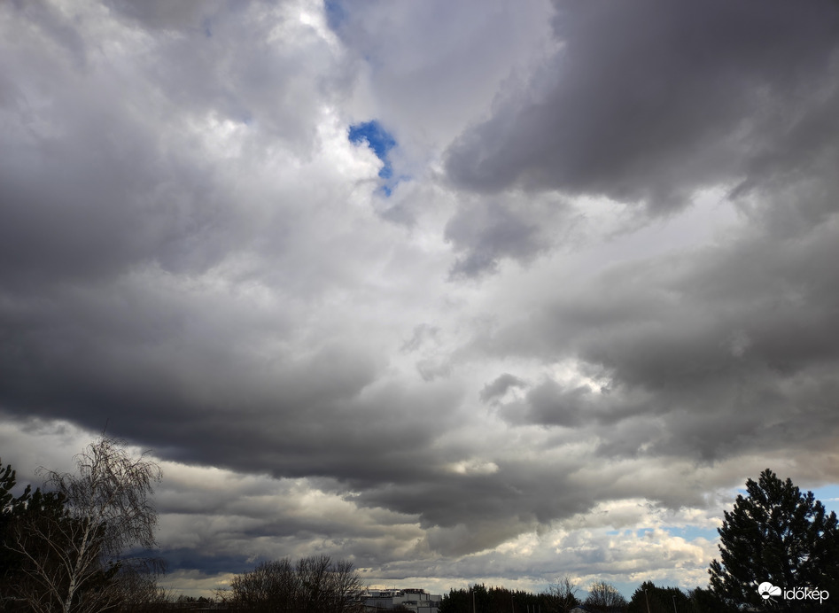 Jelenleg Szombathely felett