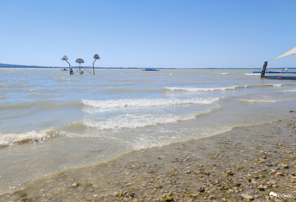 Hullámzó Balaton jelenleg