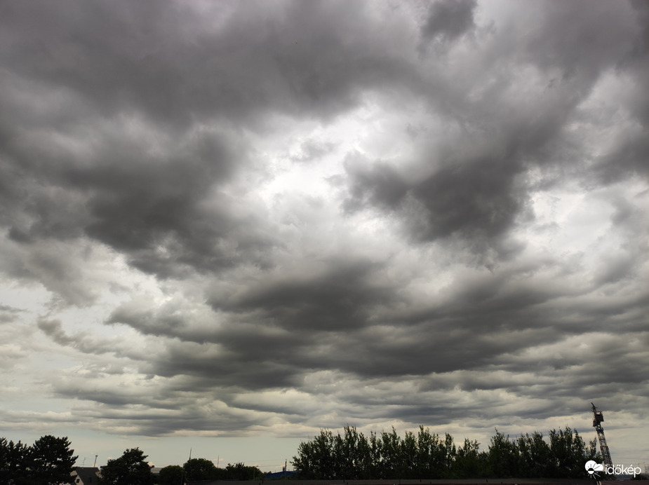 Jelenleg Szombathely felett