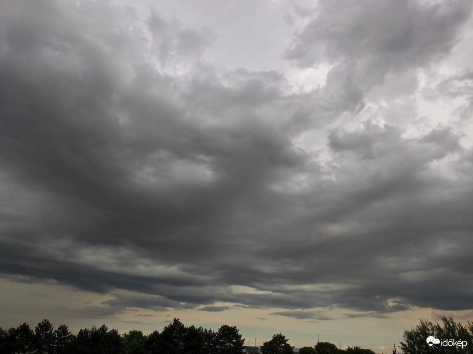 Jelenleg Szombathely felett