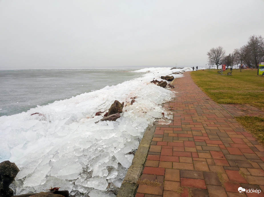 Partra vetett jéghegyek  02.07