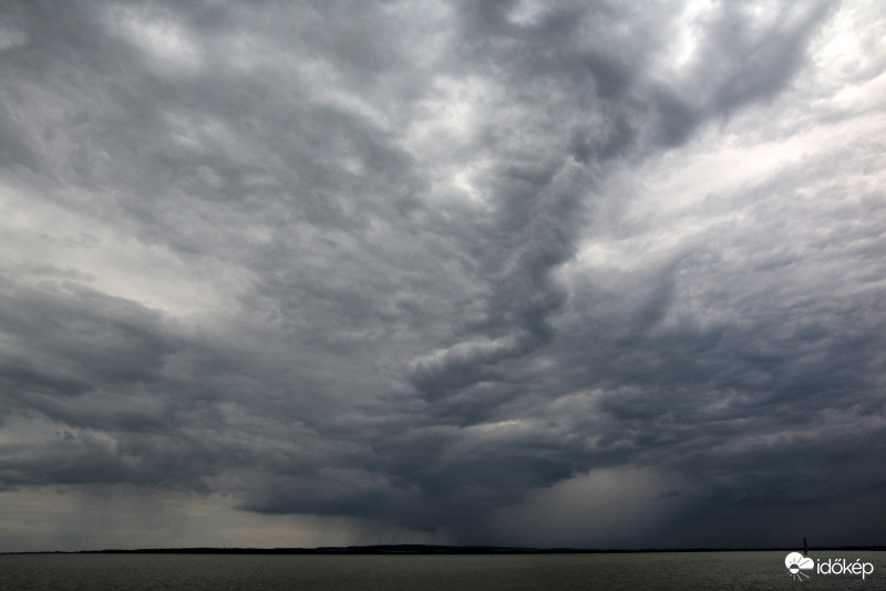 Balatoni zivatarfelhők