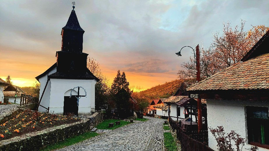 Hollókő