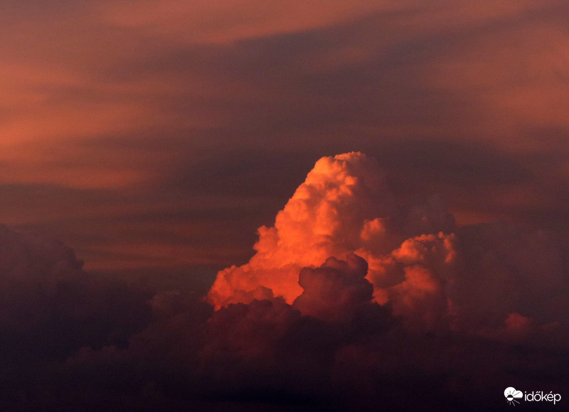 Narancs felhő...