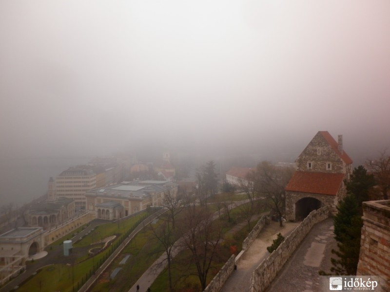Ködben a város
