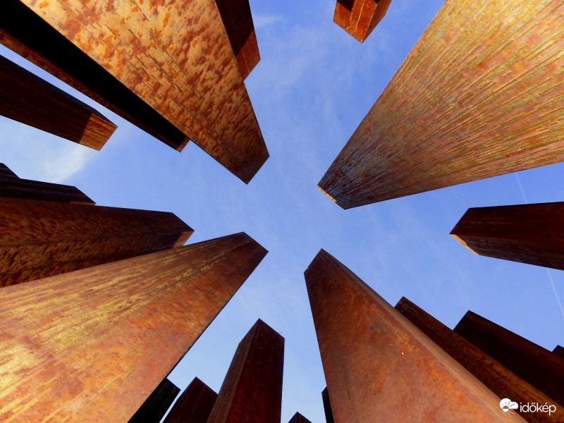 Tiszta időben lentről is...