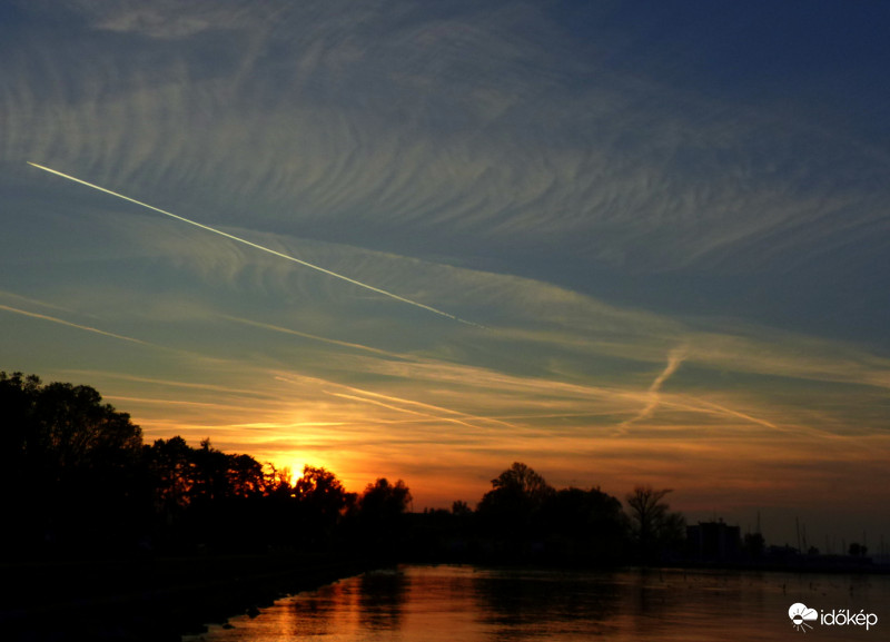 Naposzlopos naplemente Siófokról