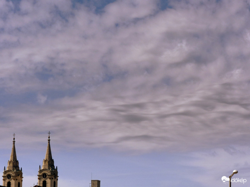 Hullámos Zirc felett...