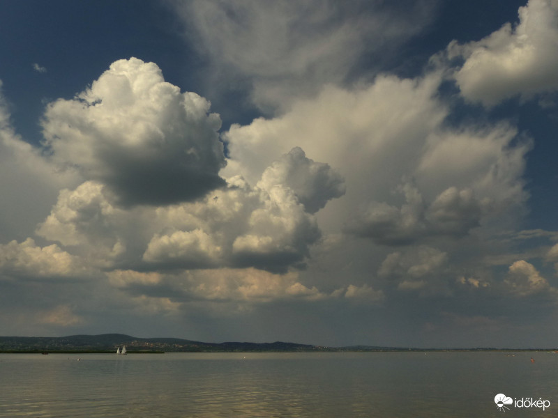 Velencei-tó felhői
