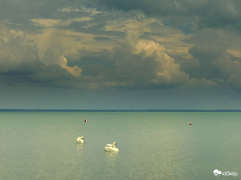 A Balaton felett...