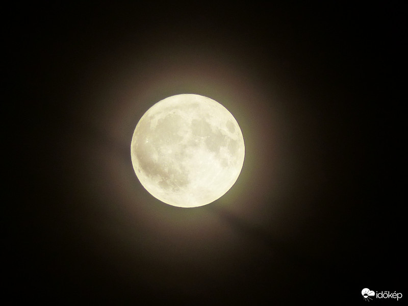 Kondenzcsík árnyéka...