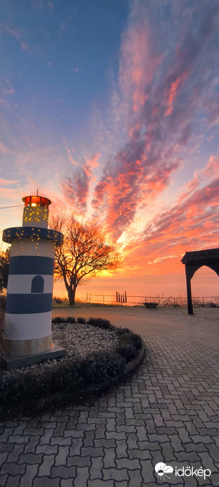 Világítótorony bevilágítva