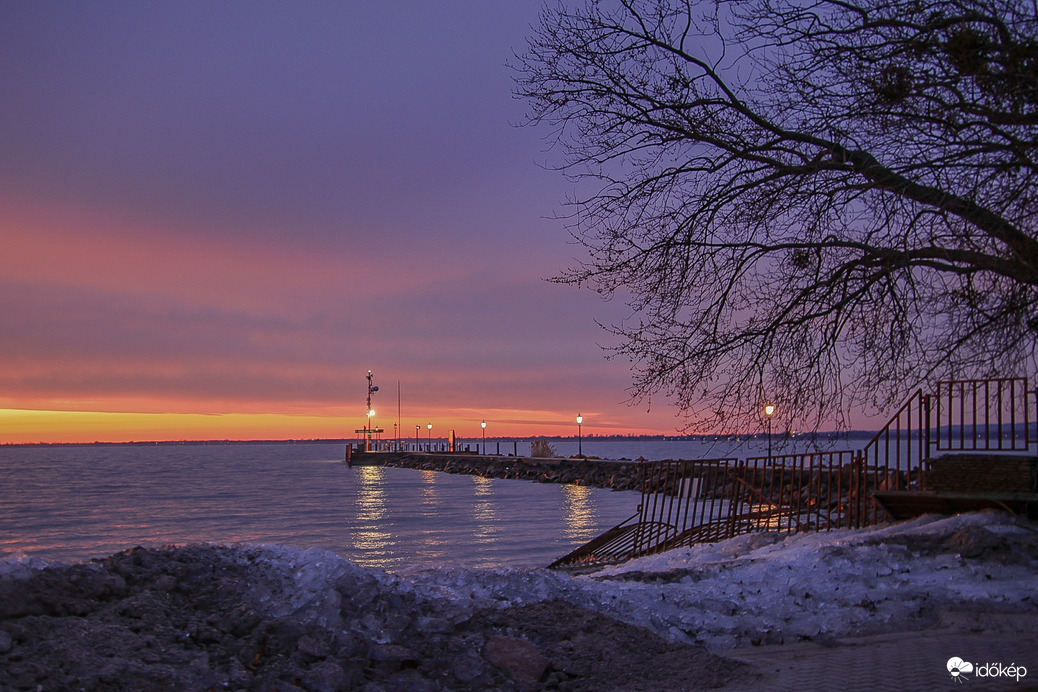 Nyomokban jeget tartalmaz a reggel