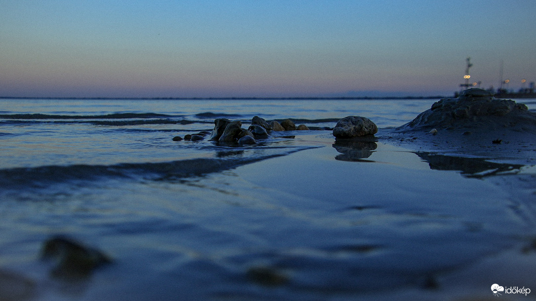A kő marad…