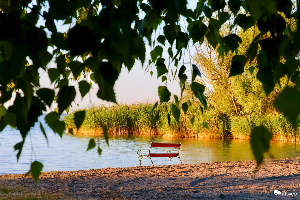Süt a nap nehogy szomorú légy, ez lehetne százszor is rosszabb…