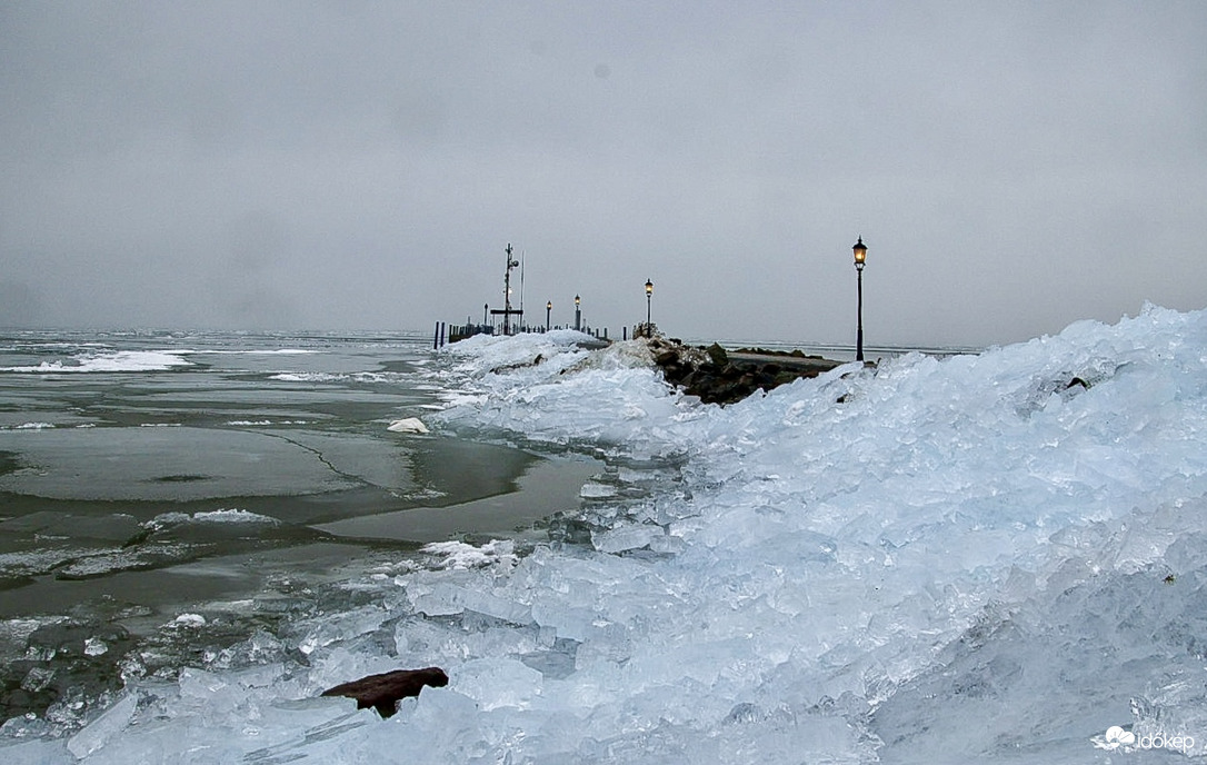Balatongyöröki jégfal