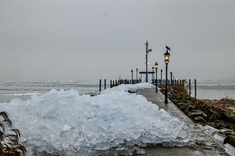 Jég torlasz a mólón