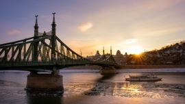 Jégzajlás a naplementében