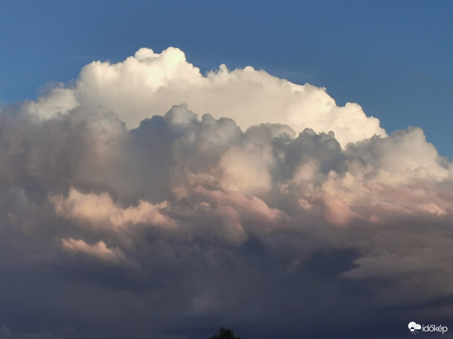 Esti felhők....