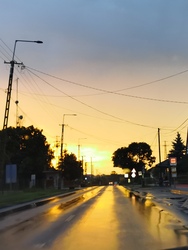 Esős napkelte