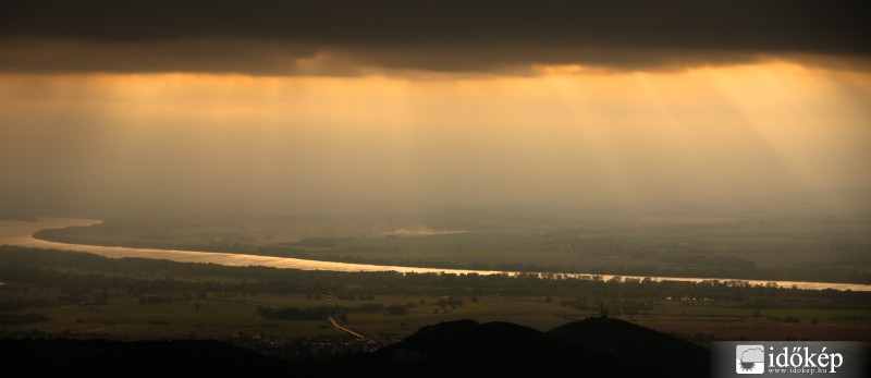 Fénylő Duna