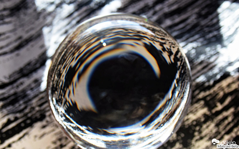 Lensball - Fekete és Fehér.