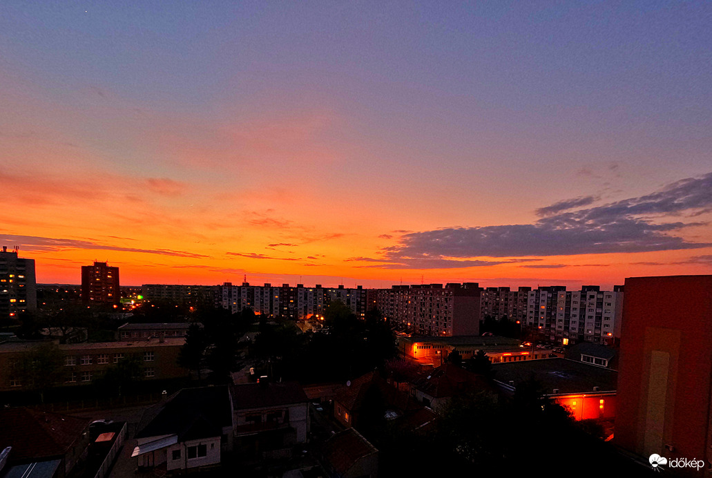 Gyönyörű színpompás naplemente Érsekújvár 2023 április 28. 