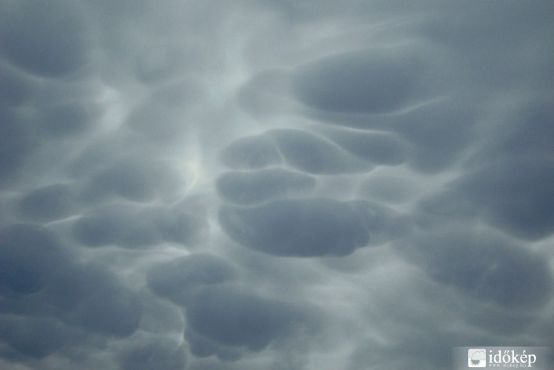 Balatonboglár felett