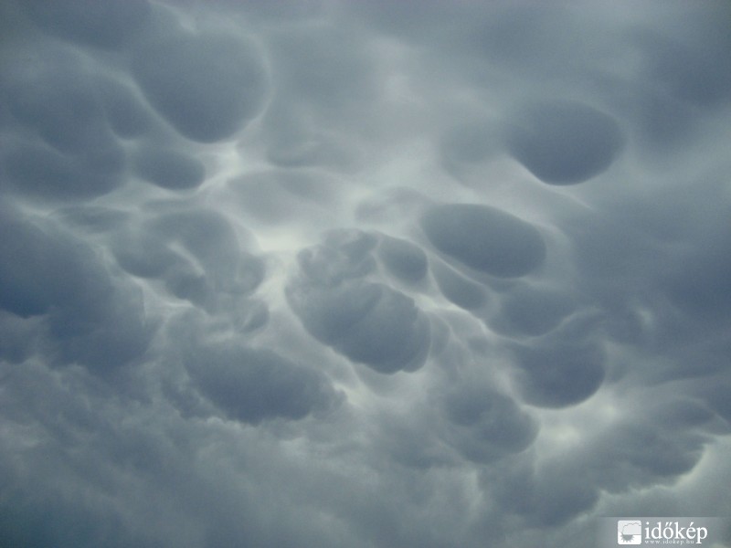 Balatonboglár felett