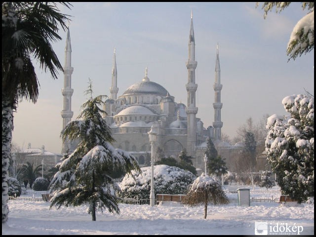 Hó borítja Isztambult