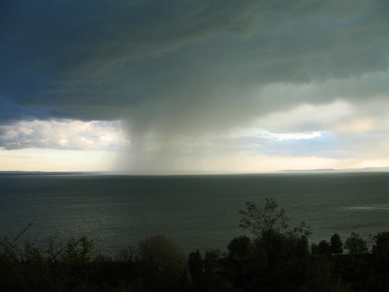2009.04.17. Virga a Balaton felett