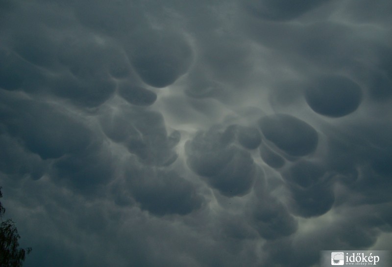 Balatonboglár felett