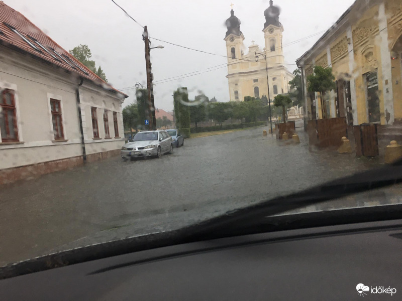 Nem csak jeget hanem felhőszakadást is kapott Tata