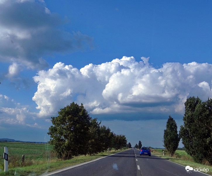 Ég kép a 6-os útról
