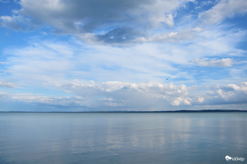 Zápor után Balatonfüreden 2. (Les a kis felhőszörnyecske)